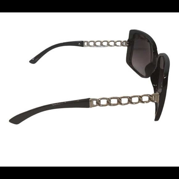 Oversized Black Sunglasses A Silver Chain Link Detail On The Arms - Picture 5 of 12